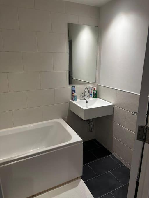 Appartamento Amazing 2Bed2Bath Edgeware Londra Esterno foto